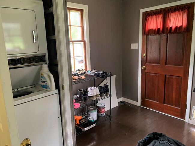 Building Photo - Bungalow style home off of Staples Mill on...