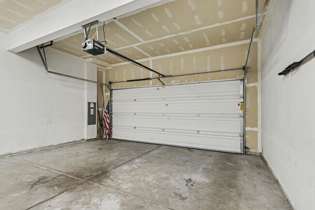 Building Photo - 3005 Eagle Loop NE