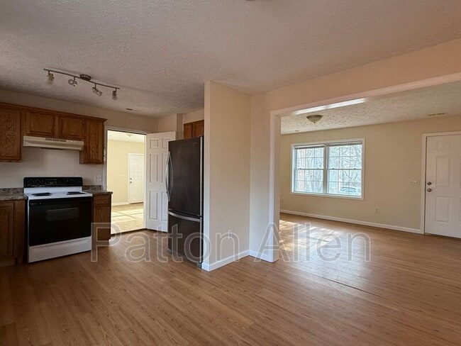 Building Photo - 2 Jenny St