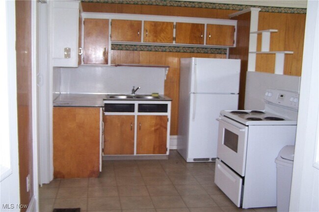 Building Photo - 15962 Pierce St