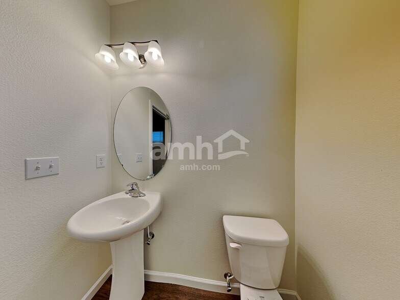 Building Photo - 2183 NW Woodland Dr