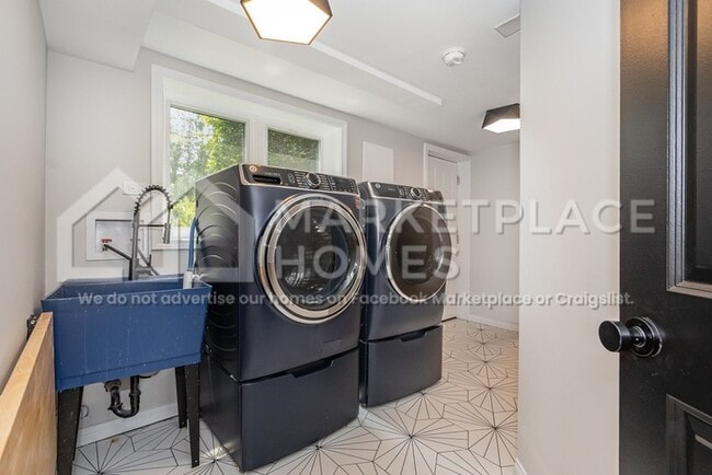 Building Photo - 13140 S 86th Ave