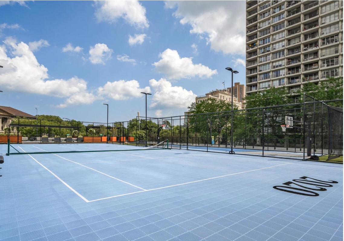 TENNIS COURT - 2020 N Lincoln Park W