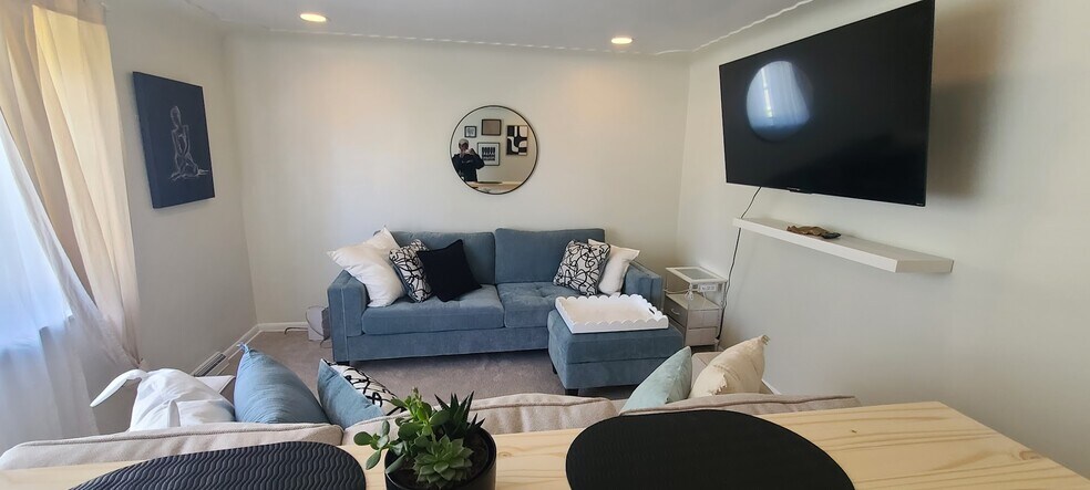 Shared living area - 309 W Virginia Ave