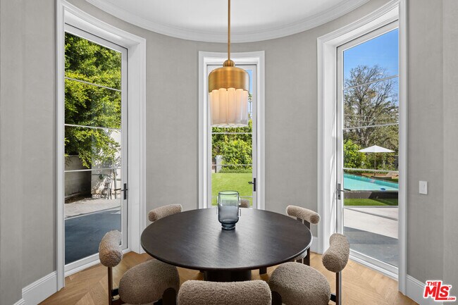 Building Photo - 616 N Alpine Dr