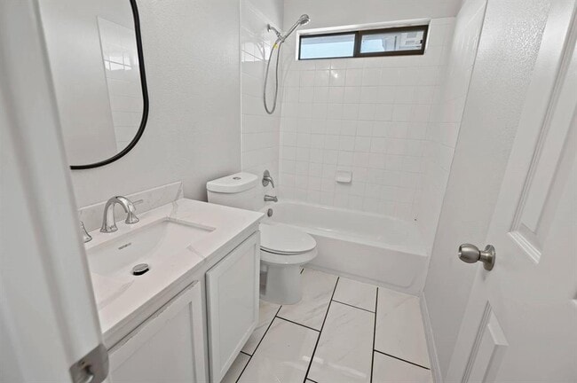 Building Photo - 4627 Senda Ln