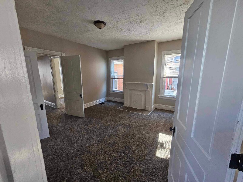 Building Photo - 2009 Greenup St