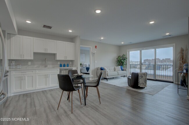 Building Photo - 258 Morris Ave