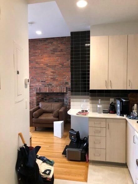 Primary Photo - 1 Bowdoin St