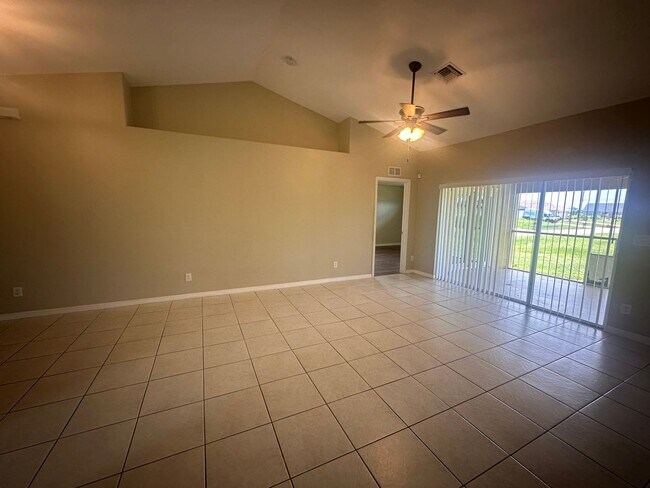 Building Photo - 4 Bedroom plus Den - 2 Bathrooms - 2 Car G...