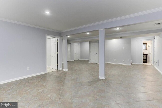 Building Photo - 6935 Heritage Crossing