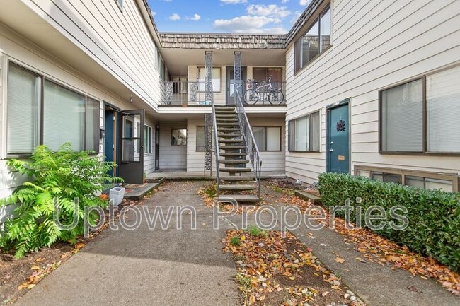 Building Photo - 8069 NE Flanders St