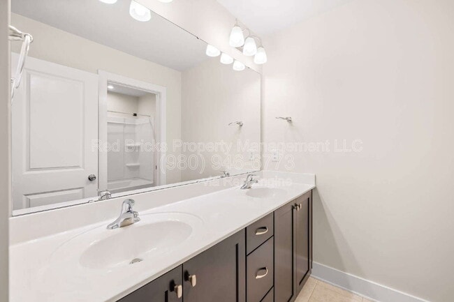 Building Photo - 2837 Ensemble Ct