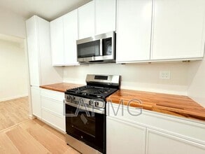 Building Photo - 2304 N Frederic St