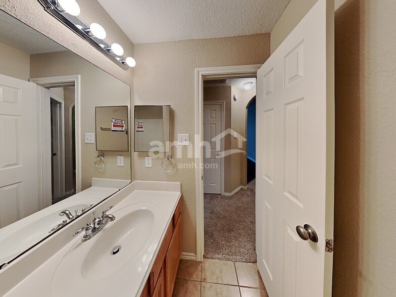 Building Photo - 9215 Birch Springs Dr