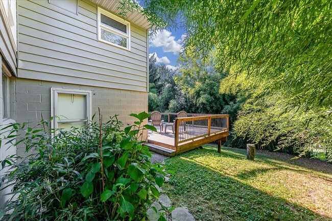 Building Photo - 521 Woodhaven Dr