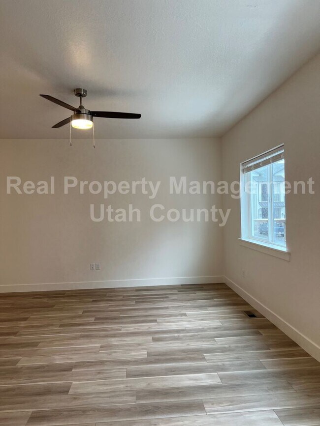 Building Photo - Newer American Fork Townhouse