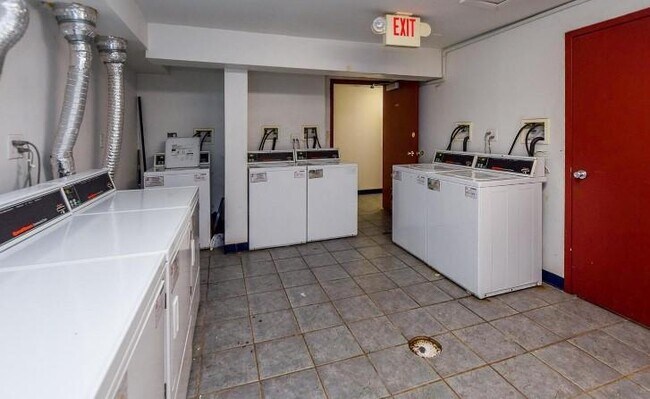 Building Photo - 2472 Alabama Ave SE, Unit B2