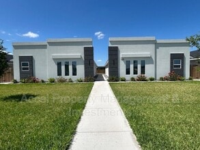 Building Photo - 1122 Country Club Drive
