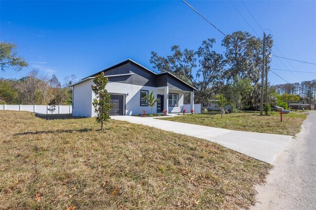 Building Photo - 9912 Golden Loop