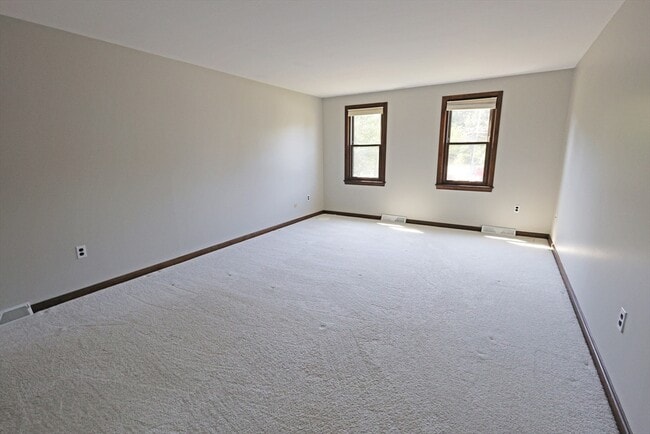 Building Photo - 17 Fairview Dr
