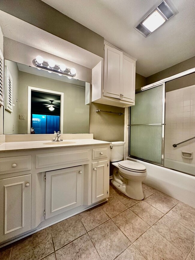 Building Photo - Creekside Home