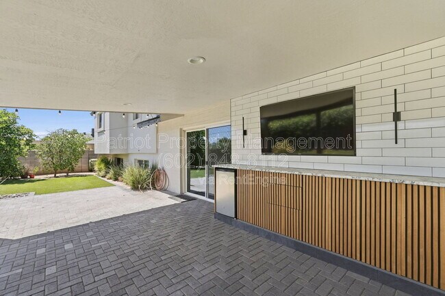 Building Photo - 207 E El Caminito Dr
