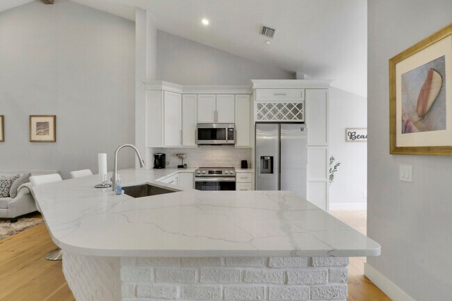 Building Photo - 104 Sea Oats Dr