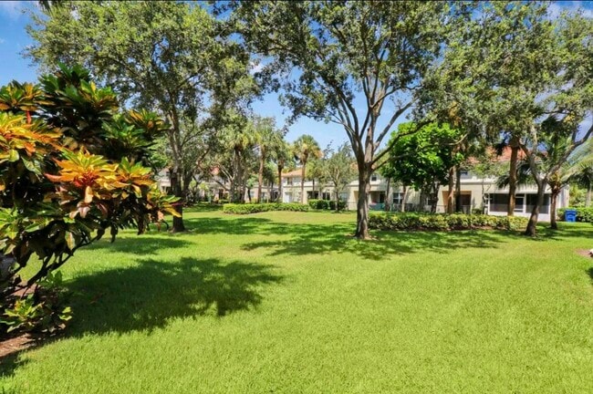 Building Photo - 6086 Seminole Gardens Cir