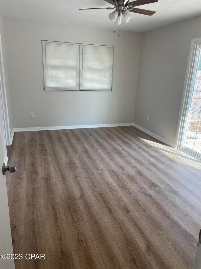 Building Photo - 102 Hershel Ct