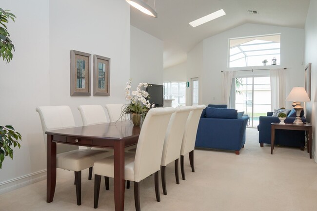Building Photo - Beautiful Fully Furnished 4 Bedroom 3 Bath...