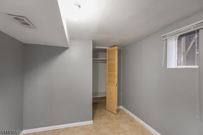 Building Photo - 109 Maple Ave
