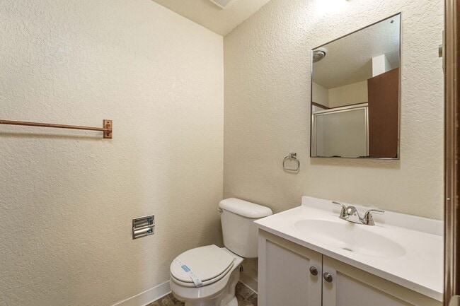 Building Photo - 2 Bedroom 2 Bath with single car garage