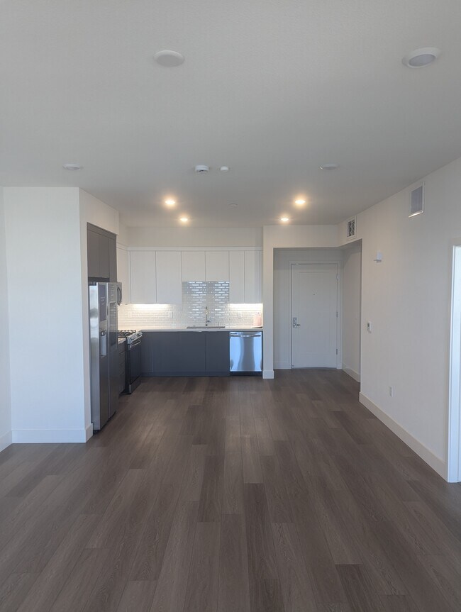 Building Photo - 3698 Vision Cmn