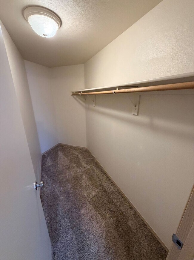 Building Photo - Three Bedroom Duplex in Keizer, Landscaping Included!