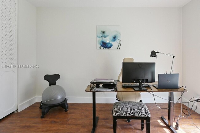 Building Photo - 3101 N Country Club Dr