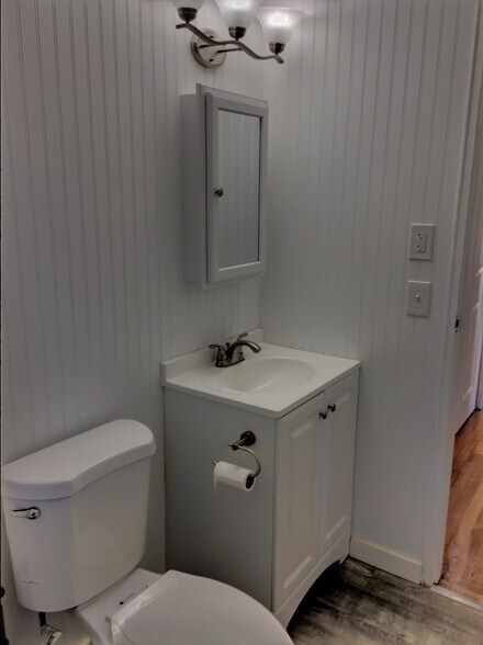 Recently renovated bathroom. - 205 Regency Park Drive