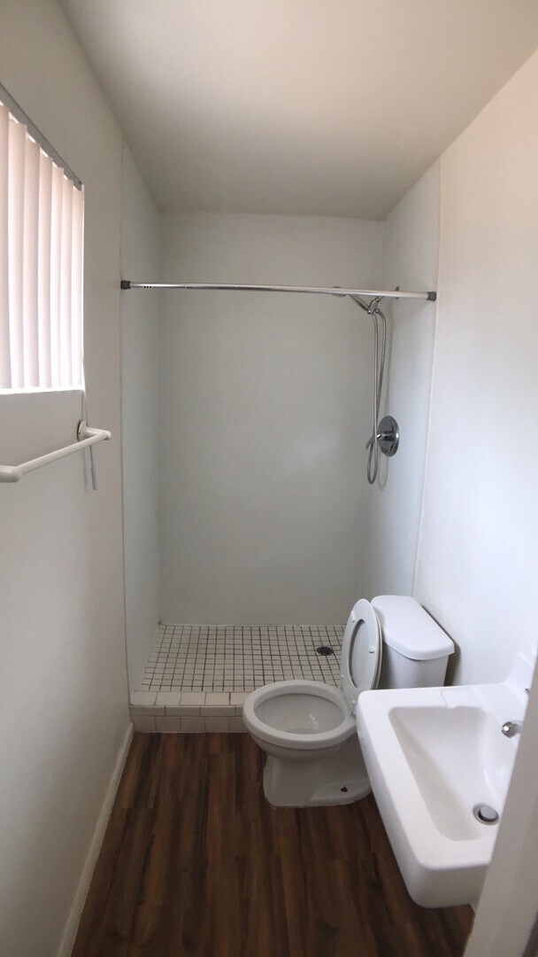 Building Photo - Check  Out This Charming 3 bedroom 2 bathroom in South Scottsdale Neighborhood!