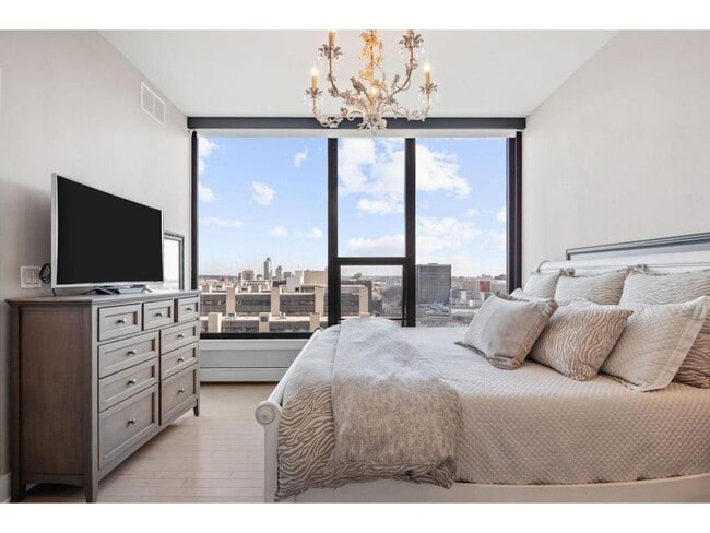 Building Photo - 740 Portland Ave