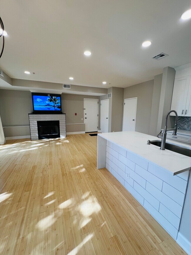 Building Photo - 182 Gay St