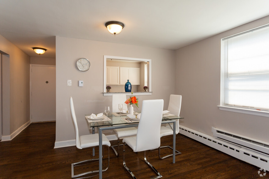 Dining Area - Arbor Grove Apartments