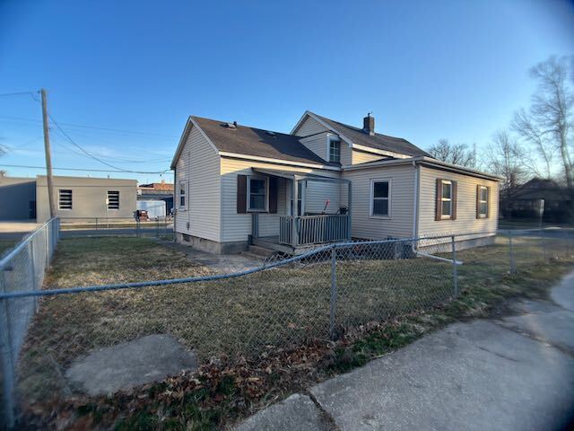 Building Photo - Home near Downtown and Bradley University