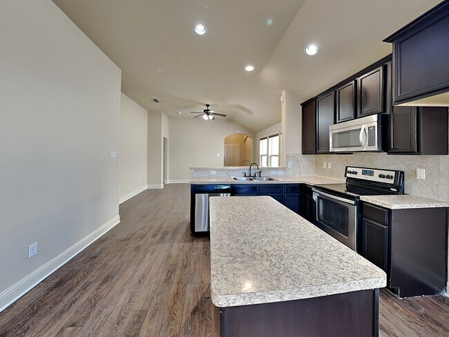 Building Photo - 5860 Burgundy Rose Dr