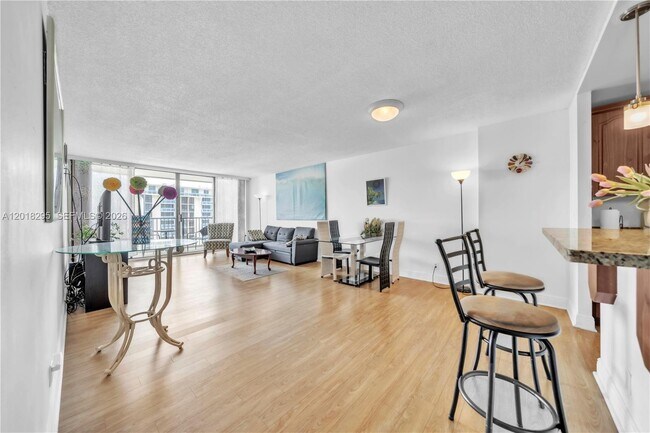 Building Photo - 2101 S Ocean Dr