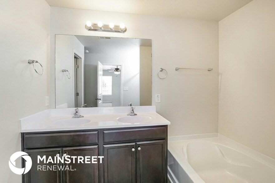 Building Photo - 7151 Forest Willow Ln