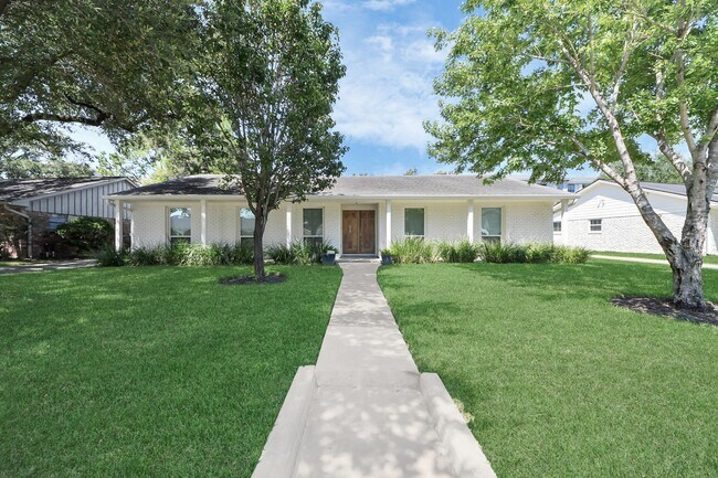 Building Photo - 7610 Highmeadow Dr