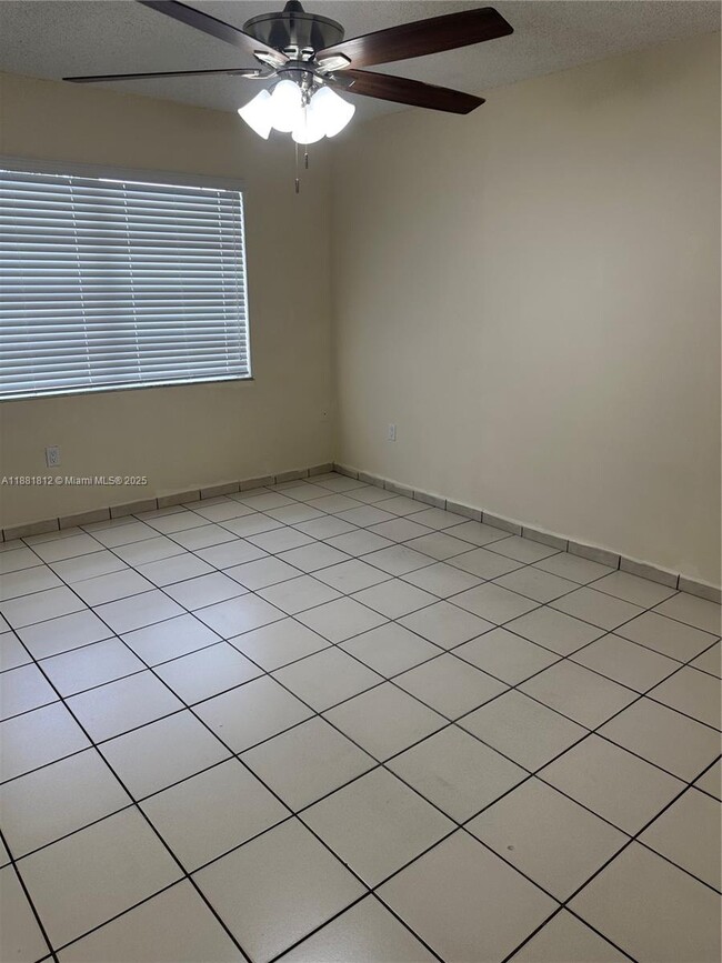 Building Photo - 535 W 79th Pl