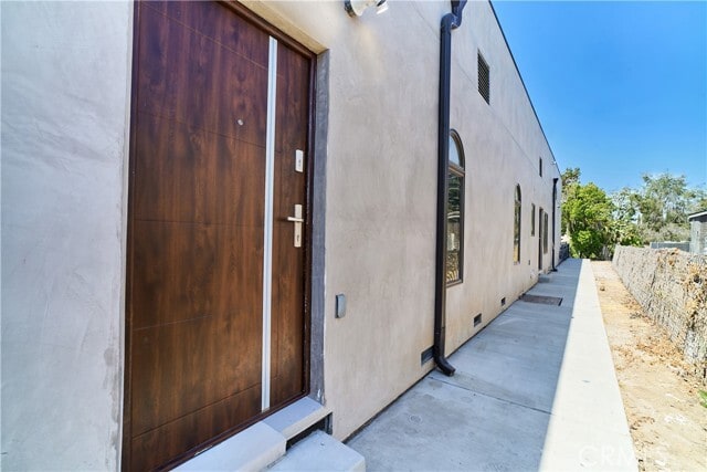 Building Photo - 1119 N Crestview Dr