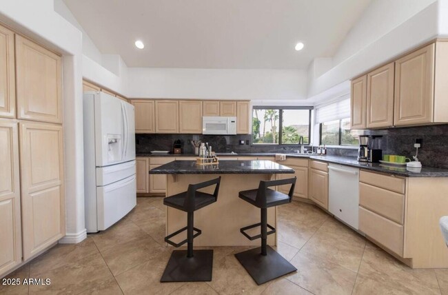 Building Photo - 5536 E Campo Bello Dr