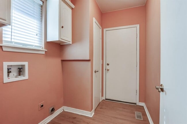 Building Photo - 11208 Surrey Hills Blvd